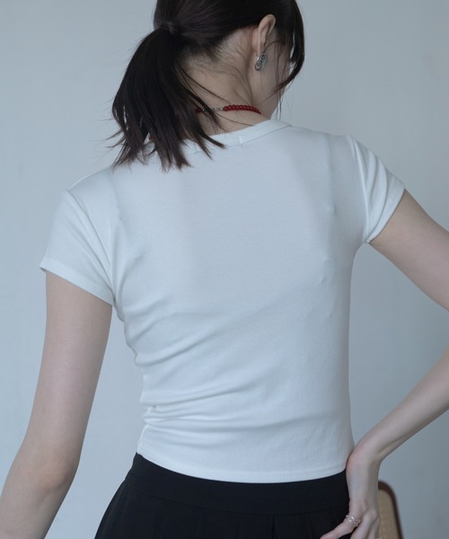 VACANCY(ヴァカンシー)の「スタッズVネックショート丈Tシャツ(Tシャツ/カットソー・レディース・ブラウン/ホワイト/ブラック・FREE)」の11枚目の写真