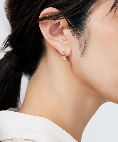 Jewel closet by L&Co.(ジュエルクローゼットバイエルアンドコー)の「K10 フラワー モチーフ ピアス(ピアス(両耳用)・レディース・ピンクゴールド/ホワイトゴールド・FREE)」の7枚目の写真