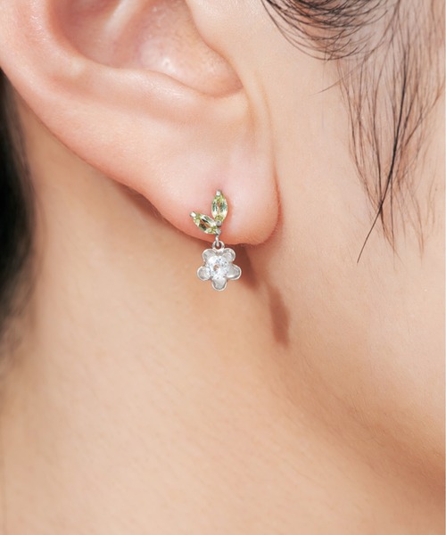 Jewel closet by L&Co.(ジュエルクローゼットバイエルアンドコー)の「K10 フラワー モチーフ ピアス(ピアス(両耳用)・レディース・ピンクゴールド/ホワイトゴールド・FREE)」の10枚目の写真