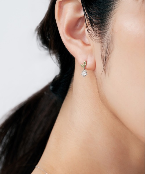 Jewel closet by L&Co.(ジュエルクローゼットバイエルアンドコー)の「K10 フラワー モチーフ ピアス(ピアス(両耳用)・レディース・ピンクゴールド/ホワイトゴールド・FREE)」の12枚目の写真