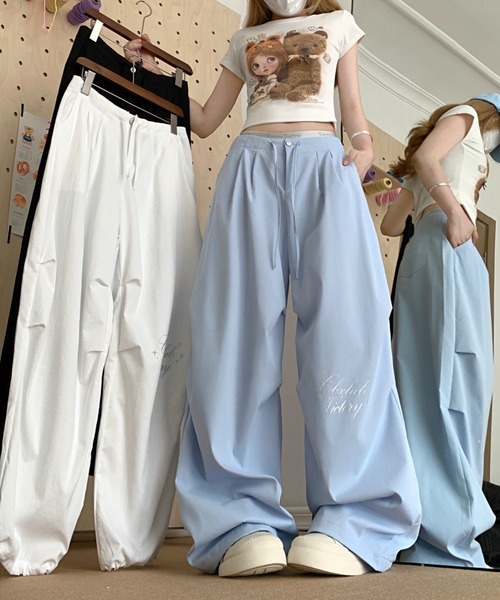 FAVORITO（ファヴォリート）の「ワイドレッグ（その他パンツ・レディース・ライトブルー/ホワイト/ブラック・L/M/S）」の12枚目の写真
