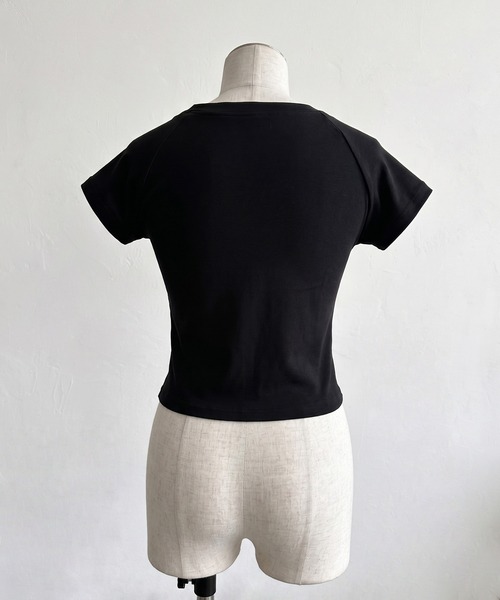 Kuroba（クロバ）の「ロゴ刺繍リボンクロップド丈Tシャツ（Tシャツ/カットソー・レディース・オフホワイト/ブラック・M/L）」の12枚目の写真