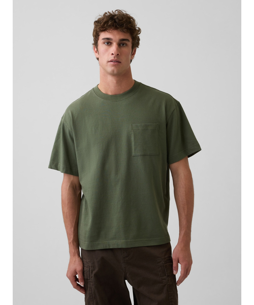 GAP（ギャップ）の「オーバーサイズ クロップド ポケットTシャツ（Tシャツ/カットソー・メンズ・ベージュ/グリーン/ブラック/オフホワイト・XS/M/XL/S/L）」の4枚目の写真
