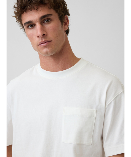 GAP（ギャップ）の「オーバーサイズ クロップド ポケットTシャツ（Tシャツ/カットソー・メンズ・ベージュ/グリーン/ブラック/オフホワイト・XS/M/XL/S/L）」の13枚目の写真