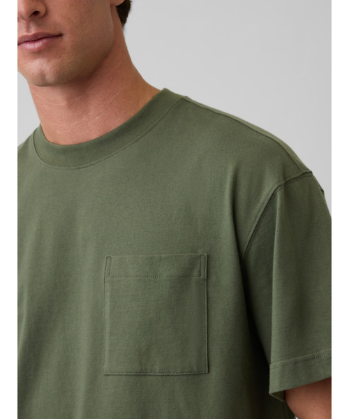 GAP（ギャップ）の「オーバーサイズ クロップド ポケットTシャツ（Tシャツ/カットソー・メンズ・ベージュ/グリーン/ブラック/オフホワイト・XS/M/XL/S/L）」の15枚目の写真