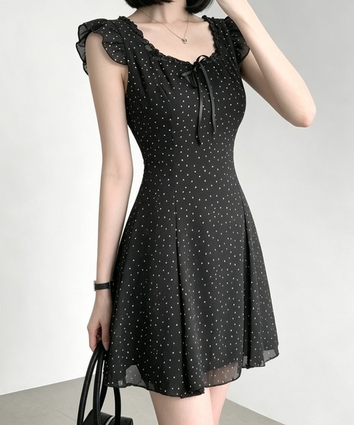 Aelina(エリナ)の「フリルノースリーブワンピース(ワンピース・レディース・ブラック/ホワイト・FREE)」の18枚目の写真