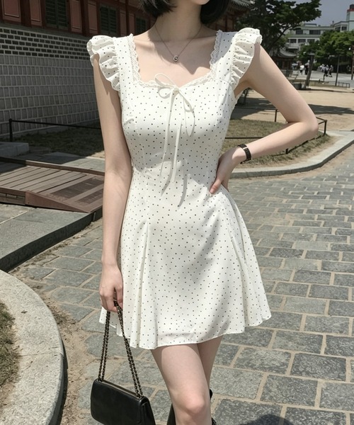 Aelina(エリナ)の「フリルノースリーブワンピース(ワンピース・レディース・ブラック/ホワイト・FREE)」の7枚目の写真