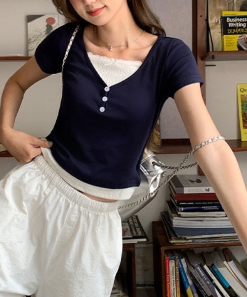 ＆soiree（アンドソワレ）の「バイカラーレイヤードボタン半袖トップス（Tシャツ/カットソー・レディース・ネイビー・LARGE/MEDIUM/SMALL）」の4枚目の写真