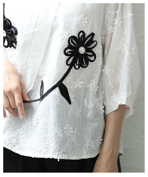Sawa a la mode（サワアラモード）の「立体モチーフ花柄刺繍パフスリーブブラウス（シャツ/ブラウス・レディース・ホワイト・FREE）」の9枚目の写真
