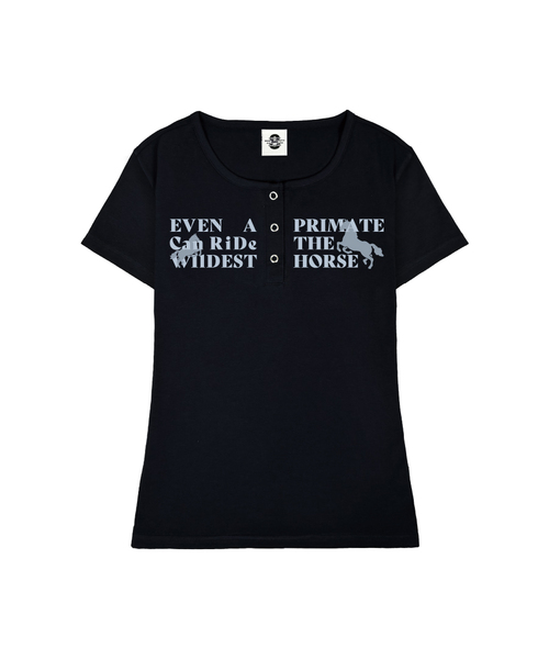 PRIMATE（プライメイト）の「HOOF UネックスリムフィットボタンTシャツ 3 COLORS（Tシャツ/カットソー・レディース・ホワイト/ブラック/ネイビー・SMALL/MEDIUM）」の2枚目の写真