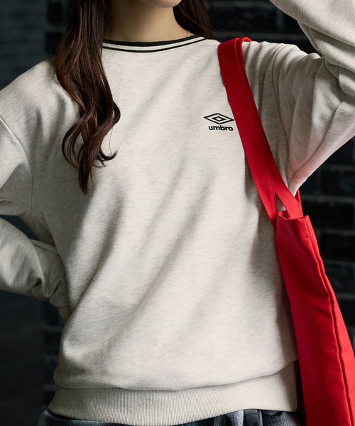 UMBRO(アンブロ)の「【UMBRO/アンブロ】限定 ライン使い刺しゅう裏毛トップス(スウェット・レディース・杢グレー/ネイビー/ブラウン・M/L/LL)」の6枚目の写真