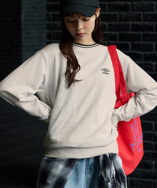 UMBRO(アンブロ)の「【UMBRO/アンブロ】限定 ライン使い刺しゅう裏毛トップス(スウェット・レディース・杢グレー/ネイビー/ブラウン・M/L/LL)」の7枚目の写真