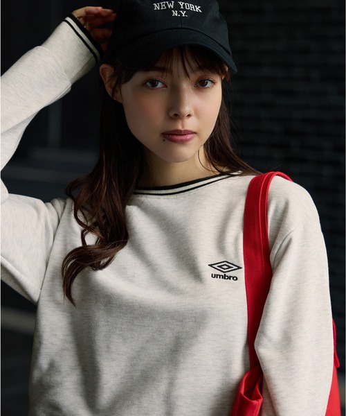 UMBRO(アンブロ)の「【UMBRO/アンブロ】限定 ライン使い刺しゅう裏毛トップス(スウェット・レディース・杢グレー/ネイビー/ブラウン・M/L/LL)」の9枚目の写真