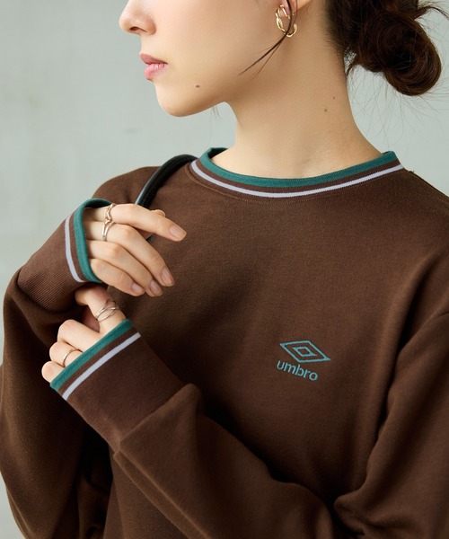 UMBRO(アンブロ)の「【UMBRO/アンブロ】限定 ライン使い刺しゅう裏毛トップス(スウェット・レディース・杢グレー/ネイビー/ブラウン・M/L/LL)」の11枚目の写真