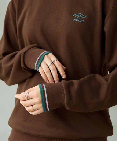UMBRO(アンブロ)の「【UMBRO/アンブロ】限定 ライン使い刺しゅう裏毛トップス(スウェット・レディース・杢グレー/ネイビー/ブラウン・M/L/LL)」の14枚目の写真