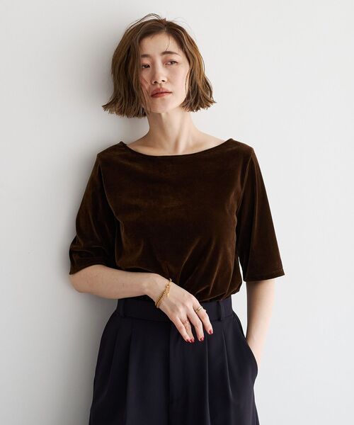 YECCA VECCA(イェッカヴェッカ)の「5分袖ベロアトップス(Tシャツ/カットソー・レディース・ブラウン/ブラック/キャメル・FREE)」の2枚目の写真