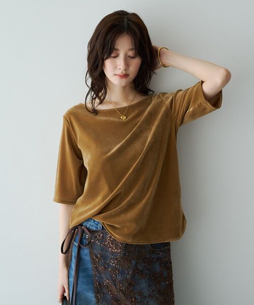 YECCA VECCA(イェッカヴェッカ)の「5分袖ベロアトップス(Tシャツ/カットソー・レディース・ブラウン/ブラック/キャメル・FREE)」の4枚目の写真