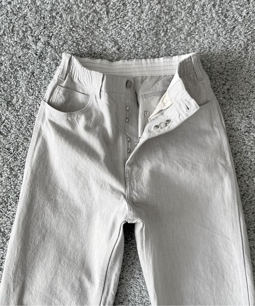 KAIKO(カイコー)の「KAIKO Sturdy denim pants(デニムパンツ・メンズ・ライトグレー・1/2)」の2枚目の写真