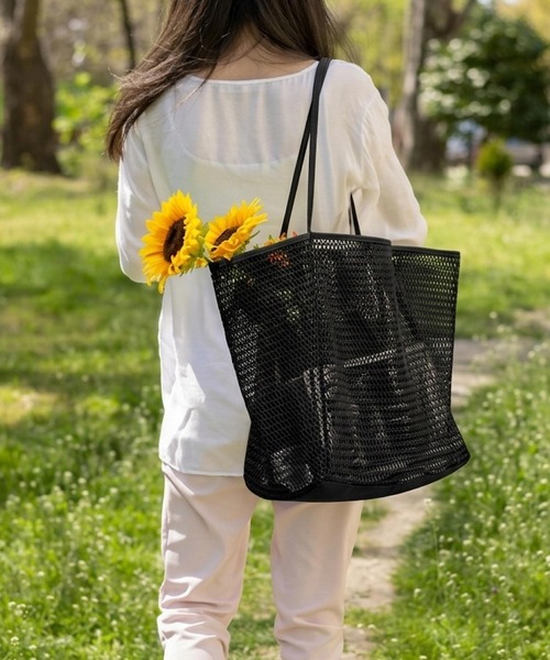 TONE SELECT GOODS(トーンセレクトグッズ)の「urbanfemine./大容量 メッシュトートバッグ プールバッグ ビーチバッグ スパバッグ レディース U7637(トートバッグ・レディース・ブラック/ピンク/アイボリー/ブラウン・FREE)」の2枚目の写真