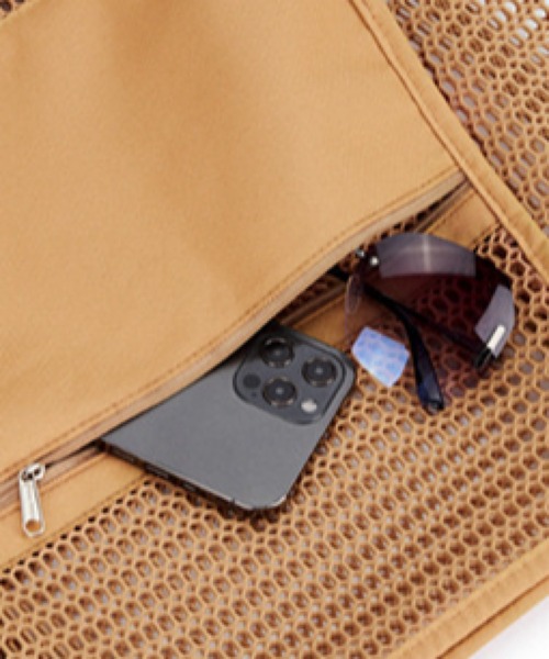 TONE SELECT GOODS(トーンセレクトグッズ)の「urbanfemine./大容量 メッシュトートバッグ プールバッグ ビーチバッグ スパバッグ レディース U7637(トートバッグ・レディース・ブラック/ピンク/アイボリー/ブラウン・FREE)」の11枚目の写真