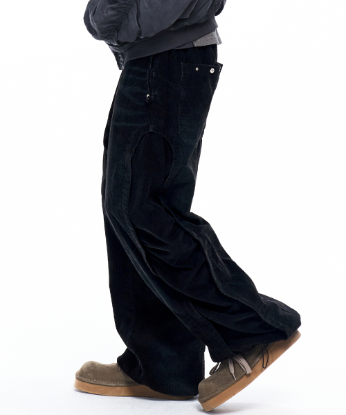 RSSC（アールエスエスシー）の「INCISION WASHED CORDUROY PANTS - BLACK（その他パンツ・レディース・その他・1/2）」の2枚目の写真