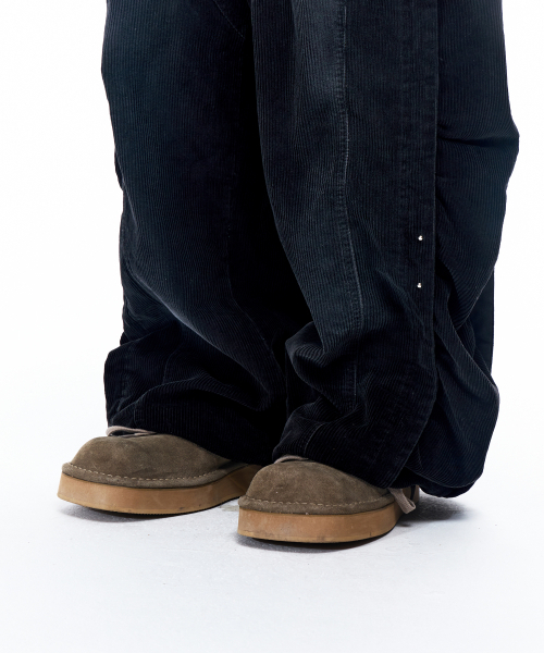 RSSC（アールエスエスシー）の「INCISION WASHED CORDUROY PANTS - BLACK（その他パンツ・レディース・その他・1/2）」の7枚目の写真