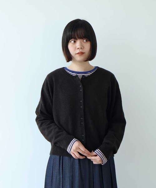 bulle de savon(ビュルデサボン)の「ジーロンラム ダブルボタンカーディガン(ニット/セーター・レディース・カーキ/サックスブルー/イエロー/ピンク/レッド/ダークブラウン・FREE)」の2枚目の写真