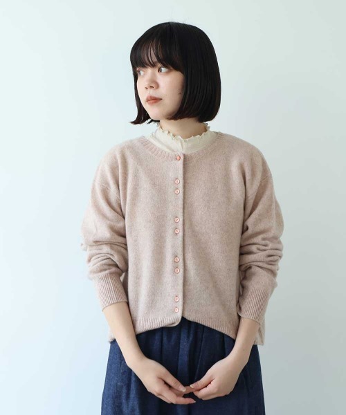 bulle de savon(ビュルデサボン)の「ジーロンラム ダブルボタンカーディガン(ニット/セーター・レディース・カーキ/サックスブルー/イエロー/ピンク/レッド/ダークブラウン・FREE)」の5枚目の写真