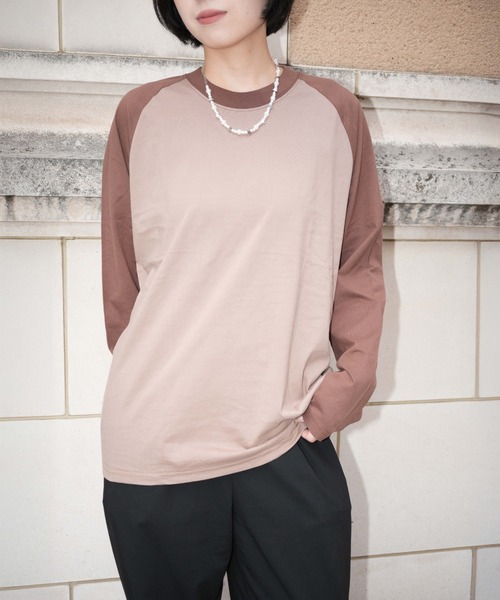 IMARI(イマリ)の「【 IMARI / イマリ 】 ラグランスリーブ オーバーサイズ ロンT(Tシャツ/カットソー・レディース・ブルー/ピンク/ブラウン/ブラック×ピンク・FREE)」の2枚目の写真