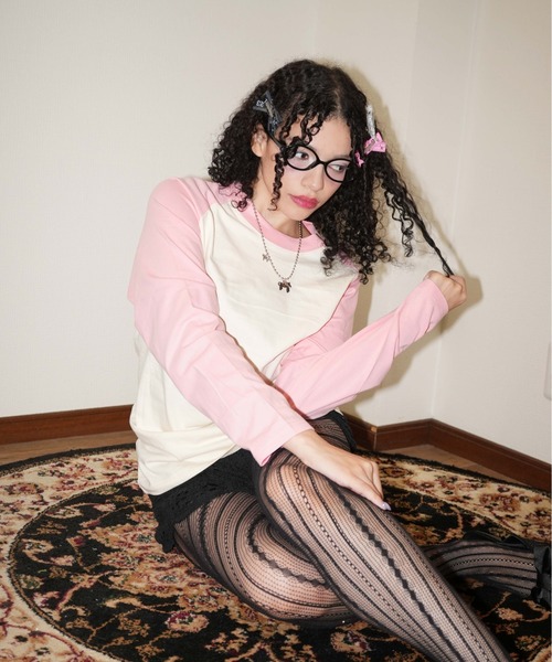 IMARI(イマリ)の「【 IMARI / イマリ 】 ラグランスリーブ オーバーサイズ ロンT(Tシャツ/カットソー・レディース・ブルー/ピンク/ブラウン/ブラック×ピンク・FREE)」の4枚目の写真