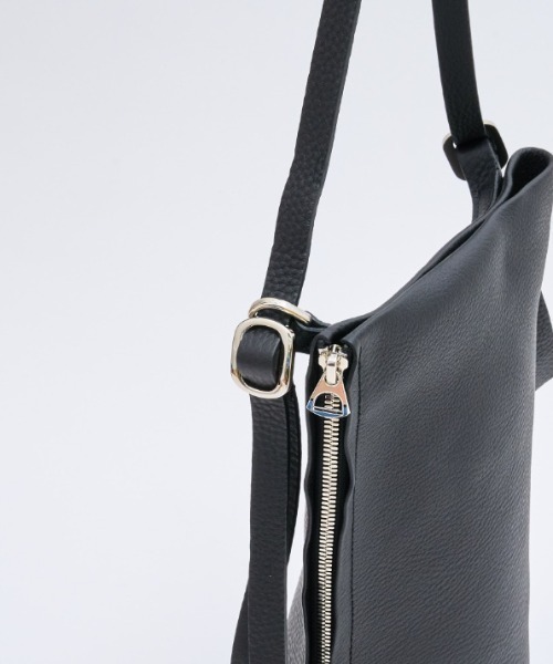 ITTI（イッチ）の「ITTI/イッチ/ANNIE SLIDE MULTIWAY BODY BAG / DIPLO SKY（ショルダーバッグ・メンズ・ブラウン系その他/ブラック・F）」の6枚目の写真