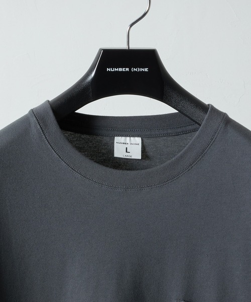 NUMBER (N)INE(ナンバーナイン)の「BASIC HEM PRINTED POCKET L/S T-SHIRT / ベーシック ワンポイント ロゴプリント ポケット ロンT(Tシャツ/カットソー・メンズ・ホワイト/ブラック/チャコール・M/L/XL)」の17枚目の写真