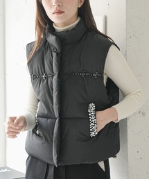 mili an deni（ミリアンデニ）の「スタンドカラービジュー中綿ベスト（ダウンベスト）」
