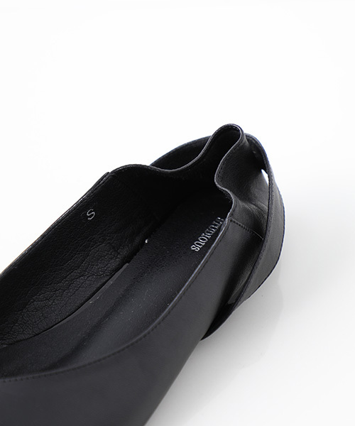 STUDIOUS（ステュディオス）の「アーモンド2WAYパンプス（パンプス・レディース・ブラック/アイボリー・MEDIUM/SMALL）」の5枚目の写真