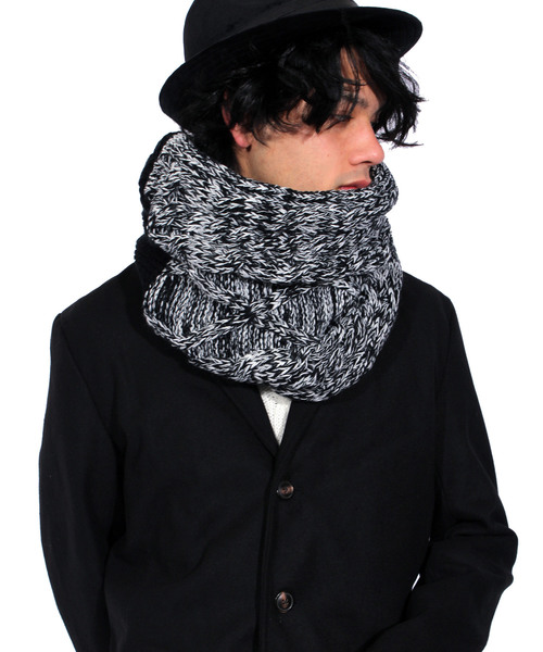 8(eight)(エイト)の「バイカラー ケーブルニット スヌード ネックウォーマー(ネックウォーマー/スヌード・メンズ・ミックスグレー/ブラックミックス・FREE)」の9枚目の写真