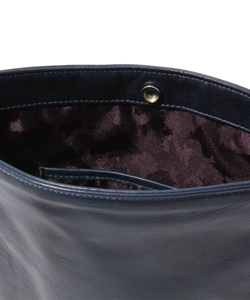 BRILLA per il gusto（ブリッラペルイルグースト）の「aniary / フラットショルダー(NO. 01-03000)（トートバッグ・メンズ・ブラック/ブラウン系その他/ブラウン/レッド/オレンジ/サックスブルー/ネイビー・ONE SIZE）」の17枚目の写真