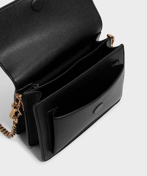 CHARLES & KEITH(チャールズ & キース)の「フロントフラップクロスボディバッグ / FRONT FLAP CROSSBODY BAG(ショルダーバッグ・レディース・マルーン/ベージュ/サックスブルー/ブラック・S)」の8枚目の写真