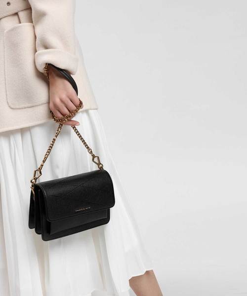 CHARLES & KEITH◆フロントフラップ クロスボディバッグ◆送料込 CHARLES ＆ KEITH ショルダーバッグ バッグ フロントフラップ