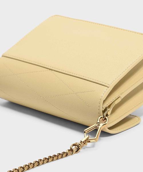 CHARLES & KEITH(チャールズ & キース)の「フロントフラップクロスボディバッグ / FRONT FLAP CROSSBODY BAG(ショルダーバッグ・レディース・マルーン/ベージュ/サックスブルー/ブラック・S)」の12枚目の写真