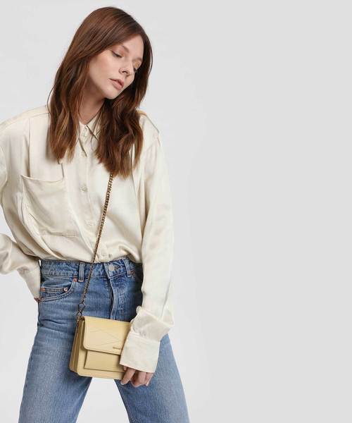 CHARLES & KEITH(チャールズ & キース)の「フロントフラップクロスボディバッグ / FRONT FLAP CROSSBODY BAG(ショルダーバッグ・レディース・マルーン/ベージュ/サックスブルー/ブラック・S)」の14枚目の写真