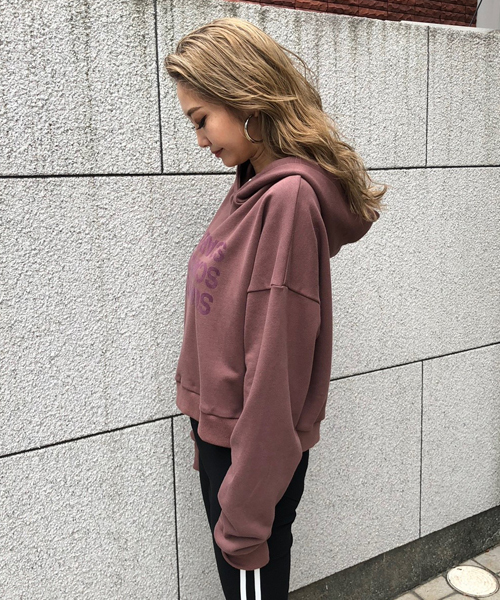 ENVYM(アンビー)の「ショートロゴフーディ(パーカー・レディース・ブラウン/グレー/カーキ・FREE)」の6枚目の写真