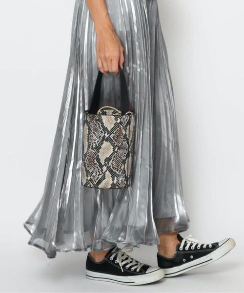 SOLPRESA（ソルプレーサ）の「バケツ型3WAYバケットバッグ ハンドバッグ ショルダーバッグ（ハンドバッグ・レディース・ベージュ/ブラック/パイソン・ONE SIZE）」の3枚目の写真