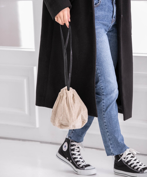 Edit Sheen(エディットシーン)の「コーデュロイ巾着バッグ(ハンドバッグ・レディース・ベージュ/グレー・FREE)」の9枚目の写真