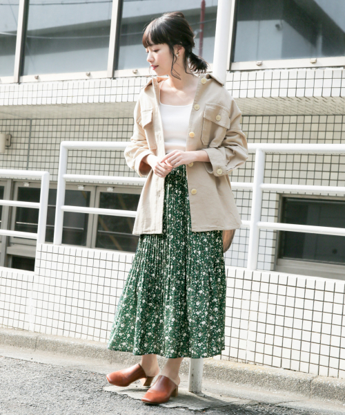 LOWRYS FARM(ローリーズファーム)の「リブスクエアタイトLS 831696(Tシャツ/カットソー・レディース・キャメル/オフホワイト/ブルー/ブラック・MEDIUM/LARGE)」の7枚目の写真