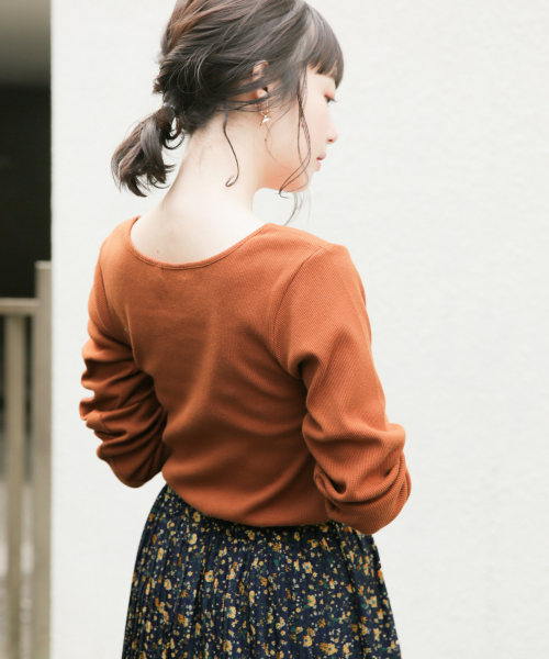 LOWRYS FARM(ローリーズファーム)の「リブスクエアタイトLS 831696(Tシャツ/カットソー・レディース・キャメル/オフホワイト/ブルー/ブラック・MEDIUM/LARGE)」の21枚目の写真