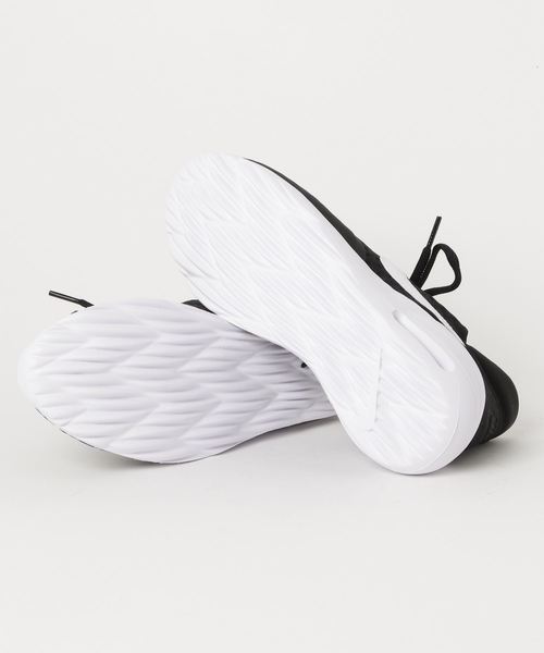 NIKE(ナイキ)の「WEB限定 NIKE ナイキ エアマックス サシャ(スニーカー・レディース・ブラック・23.5/24.5)」の2枚目の写真