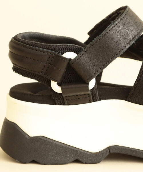Teva（テバ）の「【復刻別注】＜TEVA(テバ)＞∴ZAMORA ザモラ ◆（サンダル・レディース・ブラック・7/5/8/6）」の3枚目の写真