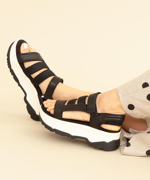 Teva（テバ）の「【復刻別注】＜TEVA(テバ)＞∴ZAMORA ザモラ ◆（サンダル・レディース・ブラック・7/5/8/6）」の7枚目の写真