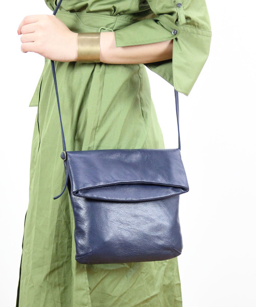 tsumori chisato CARRY（ツモリチサトキャリー）の「ソフトレザー　ショルダーバッグ（ショルダーバッグ・レディース・ブラック/ブラウン/ネイビー・FREE）」の3枚目の写真