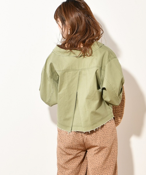 natural couture(ナチュラルクチュール)の「袖口Dカン付きシャツブルゾン(ブルゾン・レディース・ベージュ/カーキ/アイボリー・FREE)」の7枚目の写真